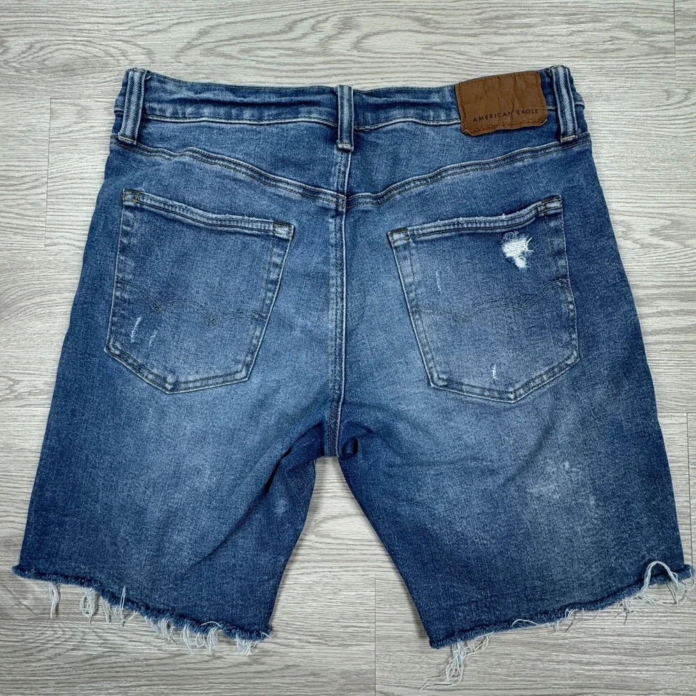 American Eagle Men's Denim Shorts Athletic Fit Distressed Blue 32 Raw Hem Ripped